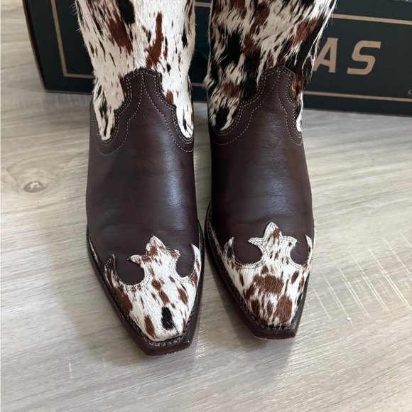 Tecovas cowboy boots - The Sadie in Hide on Hair - Picture 3 of 7